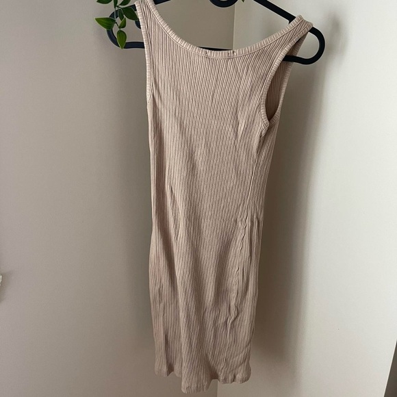 4/$24 🧡 Bodycon mini dress - Picture 2 of 3